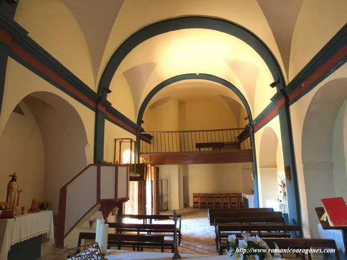INTERIOR HACIA LOSPIES DEL TEMPLO
